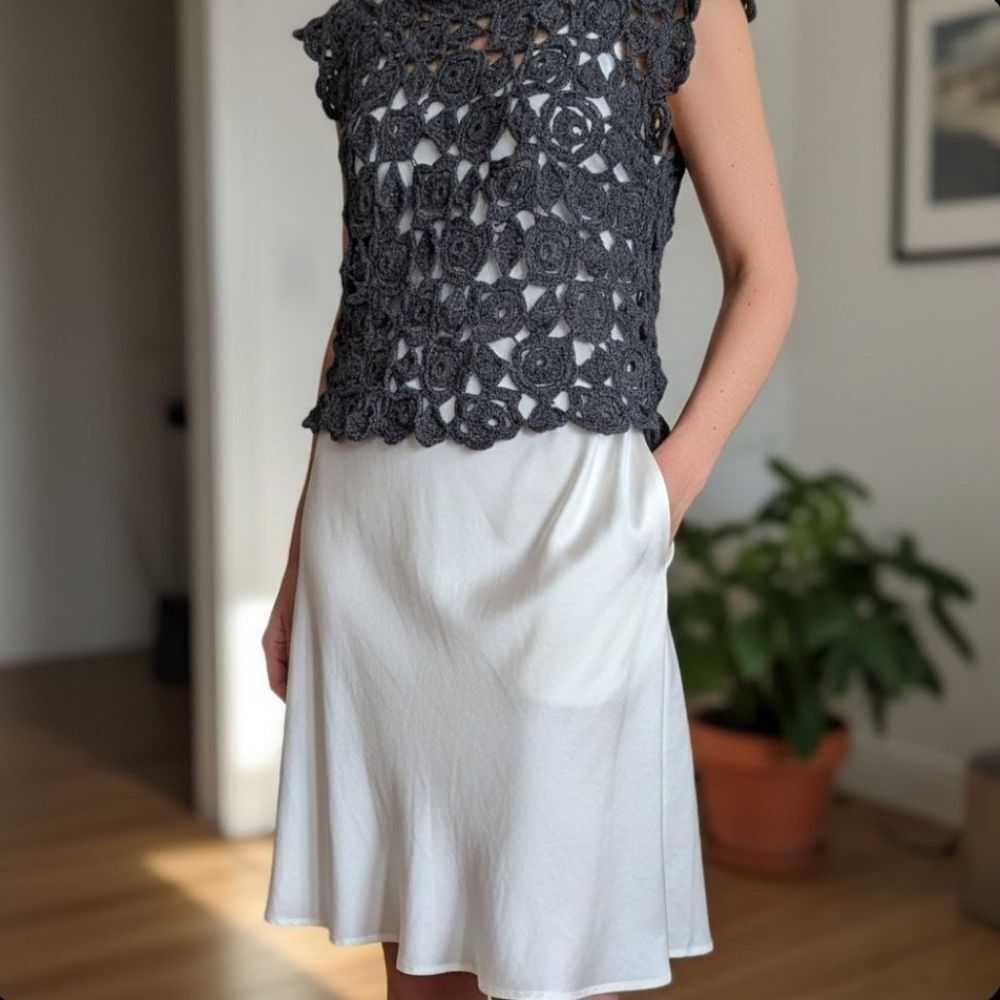 Vintage Crochet Roses Vest Top Macrame Black M